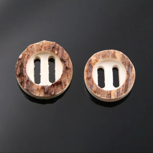 Usine en gros véritable os de buffle boutons 2 trous rond os de boeuf conception personnalisée pour manteaux Blazers chemises Jeans décoration perlée - Product Image 1