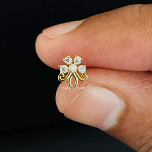 Stud de flor de diamante natural de oro macizo de 14 quilates para piercing de oreja de nariz joyería fina. - Product Image 2