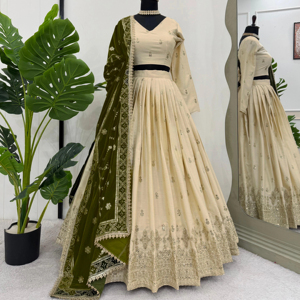 Ropa de boda de diseñador Lehenga Choli con hilo y secuencia de trabajo - Product Image 1