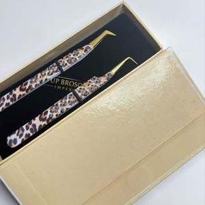 Pince à cils GETUP BROSONS IMPEX en acier inoxydable avec pointe dorée, volume accru, revêtement papier anti-magnétique personnalisé, prise en main parfaite, 10 mm - Product Image 2