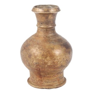 Surahi en laiton pur vintage de haute qualité avec gravure, finition polie pour une utilisation en cuisine, article de cuisine antique arabe - Product Image 6