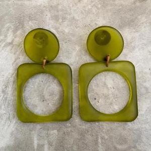 Boucles d'oreilles pendantes élégantes en bois et résine pour filles, style bohème, rayures bleues et brunes, légères, au meilleur prix - Product Image 5