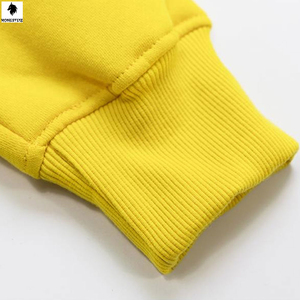 เสื้อฮู้ดผู้ชายปักโลโก้ตามสั่ง ผ้าฟลีซ 100% คอตตอน สวมใส่สบายสำหรับฤดูหนาว ลายพิมพ์นูน 3 มิติ ด้วยเทคนิคการพิมพ์สกรีน - Product Image 3