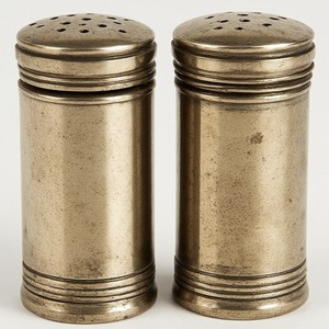 Elegante molinillo de sal y pimienta de latón con mango de plata pulida Artesanal que ofrece acento decorativo para comedor - Product Image 4