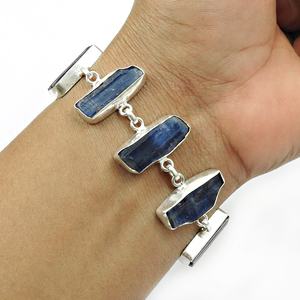Pulsera de declaración de piedra en bruto de cianita azul natural Precio de fábrica 925 Plata sólida Proveedores mayoristas de joyería hechos a mano de lujo - Product Image 2