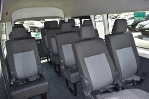 Bus Hi-Ace 2022 Automatique d'Occasion en Excellent État, Conduite à Gauche - Product Image 4