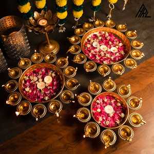 Urli Diya de Alta Calidad con Juego de Diya, Juego de Cuencos Urli, Regalo de Diwali, Decoración del Hogar para Diwali - Product Image 1