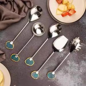 Couteau, cuillère et fourchette en acier inoxydable avec manche en résine verte, poli, pour mariage - Product Image 1