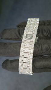 Reloj de Lujo de Cuarzo con Diamantes Moissanita y Correa de Acero Inoxidable Acabado en Dos Tonos Diseño Iced Out Colores Personalizables - Product Image 4