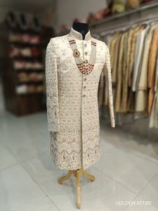 Hermoso bordado en marfil novio Sherwani y vestido de pantalón con cuentas de cristal adornadas, piedra, trabajo de perlas = 2025 - Product Image 2