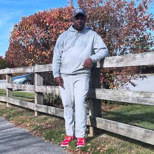 ชุดเสื้อสเวตเตอร์คอกลมแบบมีฮู้ดสำหรับผู้ชายชุดวอร์มคอตตอน100% ทรงหลวมสลักลายนูนโลโก้ออกแบบได้ตามต้องการ - Product Image 1