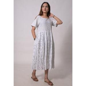 Elegante vestido de algodón tejido a mano único y perfectamente diseñado para los amantes de la moda moderna. - Product Image 3