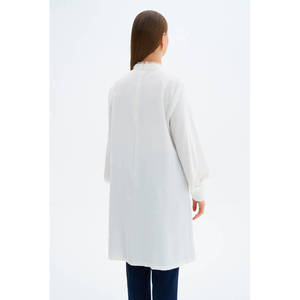 เสื้อคลุมสีขาวนวลพร้อมดีเทลปกผ้าลูกไม้สำหรับใส่ในชีวิตประจำวัน - Product Image 4