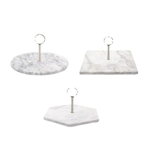 Supporto per <span class=keywords><strong>pasticceria</strong></span> a due livelli con cornice in marmo e oro con finiture in metallo dorato - Product Image 3