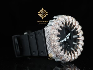 Montre en diamant Moissanite VVS D de haute qualité, design à griffes, glacée, avec affichage numérique, argent et or - Product Image 2