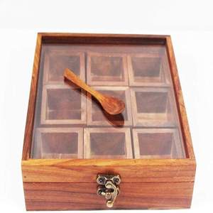 Boîte à épices en bois rustique avec couvercle et plusieurs sections pour stocker les épices, les herbes, les assaisonnements et les articles de cuisine - Product Image 1