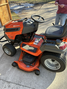 Tondeuse autoportée Husqvarna LGT2654, 54 pouces, moteur Kohler 26 CV, transmission hydrostatique, tracteur de jardin à vendre - Product Image 3