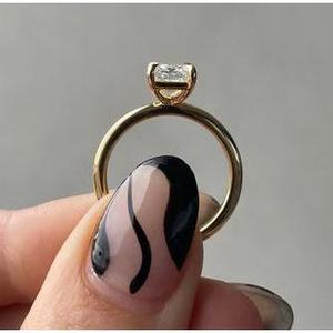 Bague de fiançailles solitaire en or jaune ou blanc avec émeraude certifiée IGI de 2,00 carats et diamant de laboratoire - Product Image 3