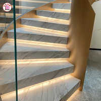 Villa de luxe Hôtel taille d'escalier personnalisée avec escalier en marbre blanc sol en marbre escaliers pierre de luxe avec des veines grises