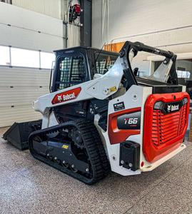 Tracteur compact Bobcat T66, équipement robuste, qualité supérieure, performances fiables, capacité de charge de 3000 kg, moteur testé. - Product Image 1