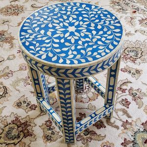 Mesa Auxiliar Artística con Incrustaciones de Hueso Diseñada con Artesanía Tradicional para un Estilo de Muebles para el Hogar Sofisticado - Product Image 2