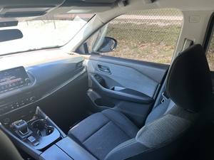 Increíble Nissan Rogue S 2021 con Transmisión Automática y Asientos de Cuero - Product Image 3