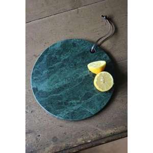 Elegante tabla de cortar de mármol que funciona como plato de servicio para queso de charcutería y postres durante ocasiones especiales - Product Image 3