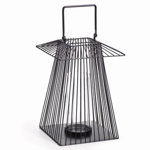Farol de Hierro Negro Diseñado para Decoración Minimalista que Brinda un Brillo Cálido y Suave con un Acabado Moderno y Elegante - Product Image 1