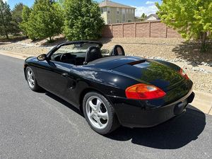 Porsche Boxster Base 1999 avec boîte automatique, intérieur en cuir foncé, conduite à droite, taille des pneus R16, caméra arrière - Product Image 2