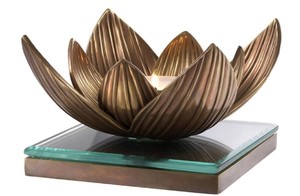 Bougeoir photophore en laiton pur avec conception en forme de lotus pour un décor spirituel et religieux disponible au meilleur prix - Product Image 4