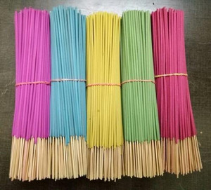 Varillas de incienso coloridas con fragancia natural, perfectas para la meditación, la relajación y la adición de aroma a cualquier espacio. - Product Image 1