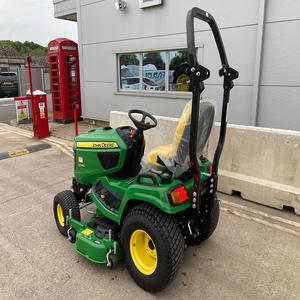 Tracteur de jardin industriel John Deere X948 Diesel Hydrostatique avec boîte à herbe 24V et pompe, en promotion - Product Image 2