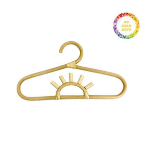 Cintre à vêtements en rotin naturel fait à la main, écologique, cintre de garde-robe tissé de 99 Gold Data - Product Image 1