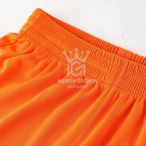 กางเกงขาสั้นบาสเก็ตบอลสำหรับผู้ชายกางเกงไฮสตรีทสไตล์สีทึบเอวต่ำ MOQ ออนไลน์ผ้าโพลีเอสเตอร์ระบายอากาศได้ดี100% - Product Image 2