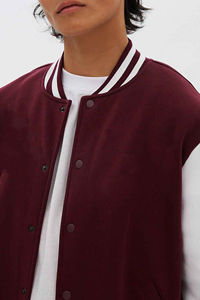 Chaquetas Universitarias de Béisbol Bordadas en Chenilla de Lana Personalizadas para Mujer, Estilo Vintage 2025, Chaqueta Universitaria con Mangas de Cuero de Color Personalizado - Product Image 2