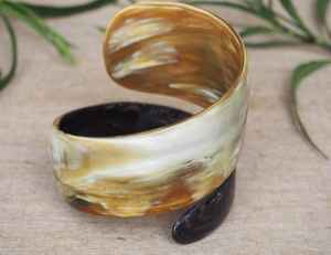 Brazalete de cuerno natural de alta calidad, joyería para mujer, brazalete de cuerno de búfalo hecho a mano, a la venta a bajo costo - Product Image 4