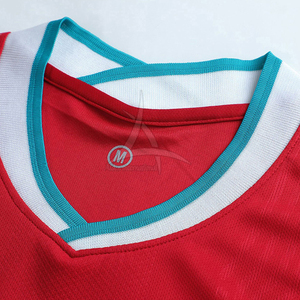 ชุดฟุตบอลผู้ชาย ผ้าโพลีเอสเตอร์ 100% ระบายอากาศได้ดี น้ำหนักเบา สวมใส่สบาย แห้งเร็ว ชุดฝึกซ้อม ตัดเย็บด้วยระบบอัตโนมัติ - Product Image 5