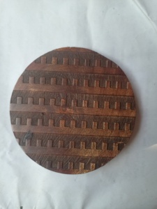 Sous-verre en bois de manguier fait à la main avec un motif d'arbre de vie gravé, personnalisable - Product Image 2