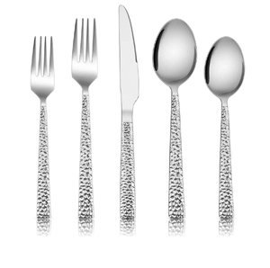 Ensemble de couverts en acier inoxydable faits à la main couverts de restauration en argent plaqué, y compris une cuillère et une fourchette pour les mariages et les événements - Product Image 1