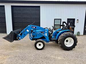 Tracteur compact d'occasion LS MT225E avec chargeur frontal LL3300 - Product Image 3