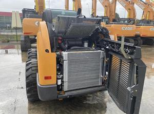 SV340B Chargeuse compacte d'occasion avec composants centraux, y compris moteur, pompe à roulements, boîte de vitesses, engrenages PLC à vendre - Product Image 5