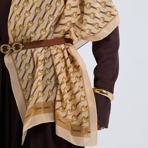 Chal de Seda de Morera 100% Pura de Lujo con Motivo Ecuestre de Cadena y Cinturón, Dobladillo Enrollado a Mano, Multifuncional, Largo - Product Image 4