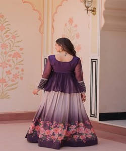 COSMOS MODERNO ESTAMPADO DE FLORES TOP LEHENGA ROPA FORMAL COLOR VINO PRECIO AL POR MAYOR ROPA ÉTNICA - Product Image 5