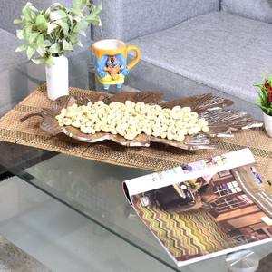 Le plateau décoratif en bronze à motif traditionnel en aluminium est un article destiné à servir ou à exposer l'aluminium et le bronze - Product Image 1