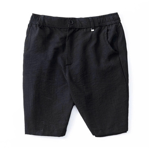 HT07 Pantalones cortos informales para hombre hechos de tela transpirable duoi con diseño de cintura con botones que brindan comodidad y facilidad para el uso diario de verano - Product Image 1