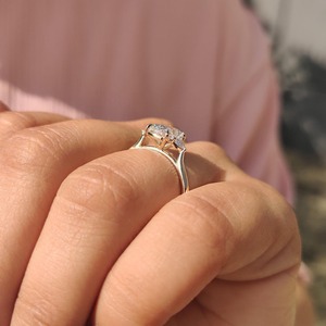Anillo de Compromiso de Lujo con Corte Alargado Tipo Cojín o Trillón, Cultivado en Laboratorio, Certificado por IGI, de 2.00-5.00 Quilates, con Engaste Catedral en Oro de 10K/14K/18K - Product Image 6