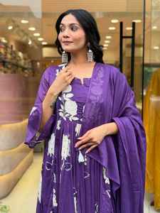 Graceful Pure Mul Cotton Kurti Set para mujer Diseñado para la comodidad y el estilo Perfecto complemento étnico festivo para uso diario - Product Image 3