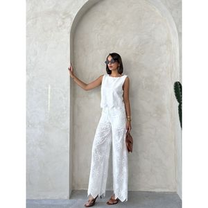Pantalones Bordados para Mujer, Elegantes y con Detalles de Bordado Intrincado - Product Image 4