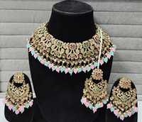 Parure de mariée tendance plaquée or avec collier ras-du-cou, boucles d'oreilles, perles d'imitation et pierres de haute qualité, anti-ternissement, pour femme