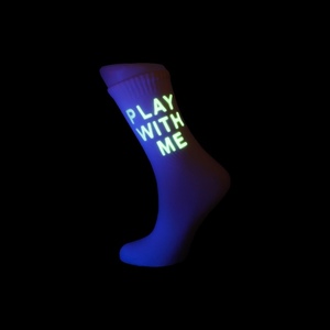 Calcetines de algodón deportivos de neón unisex, cómodos y transpirables con estampado de letrero luminoso, diseño de logotipo informal en la parte inferior de punto de Spandex - Product Image 3